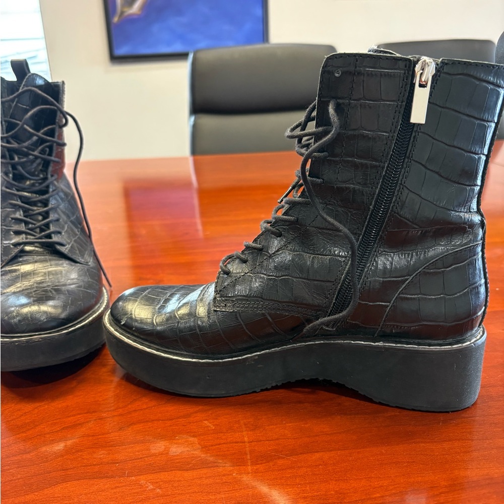 Black Crocodile Pattern Leather Boots - Picture 2 of 8